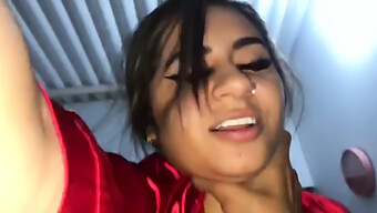 Seductora Tetona Le Da A Su Hermanastro Una Mamada Impresionante Y Un Paseo En Vaquera