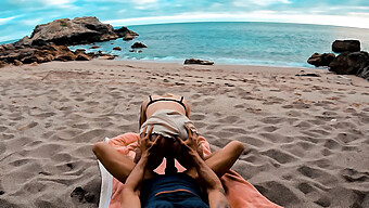 Heiße Europäische Freundin Genießt Sex Am Strand Im Urlaub