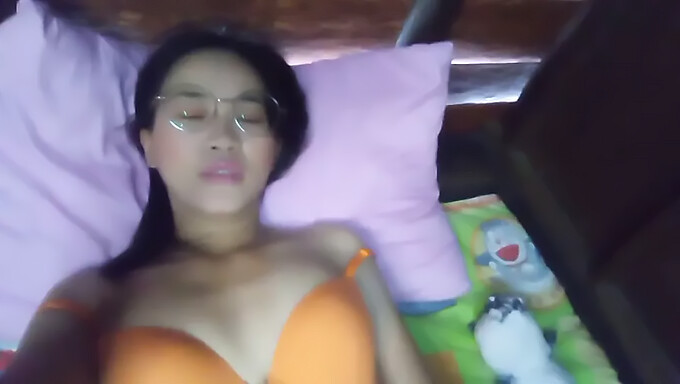 Voyeuristisk Video Af Asiatisk Moden Solo Leg