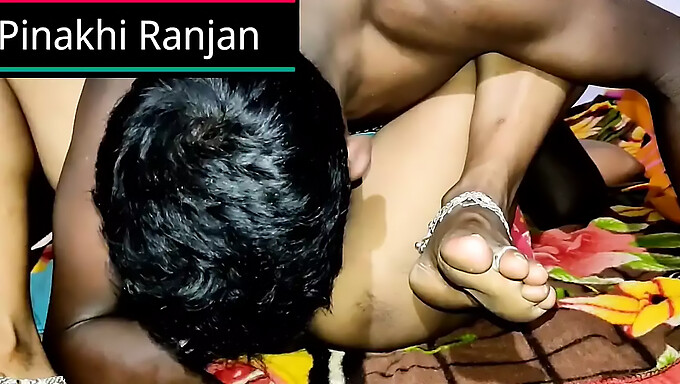 Indiase 18-Jarige Bhabhi'S Zelfgemaakte Sekstape Met Een Desi-Stel