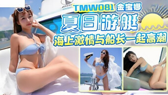 Cô Gái Trẻ Châu Á Trong Bikini Có Tình Dục Mãnh Liệt Trên Du Thuyền