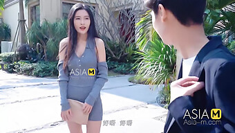 Guarda La Bellezza Asiatica Chen Xiao Yu In Una Sessione Di 69 Bollente