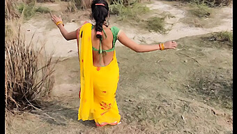 Indian Teen Flaunts Her Natural Beauty In Outdoor Public Sex