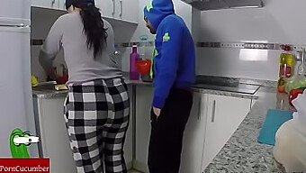 Pareja Cachonda Disfruta De Una Mamada Cremosa En Este Video Caliente