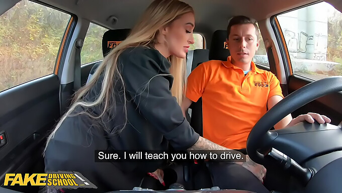 Daisy Lee Uživa V Lekcijah Oralnega Seksa V Videoposnetku Fakedrivingschool