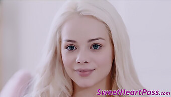 Elsa Jean และสาวผิวดําน่ารักดื่มด่ํากับการจูบอย่างเร่าร้อน