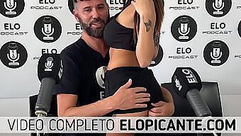 Lilack Si Gode Attività Bdsm E Fetish Nella Stanza Piccante.