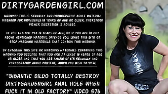 Dirtygardengirl Trải Qua Niềm Vui Và Rủi Ro Mãnh Liệt Với Một Con Cặc Giả Khổng Lồ Trong Nhà Máy Công Cộng