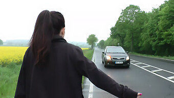 Amateur Deutsche Fahrer Genießen Oralsex Von Schlampigen Brünetten