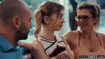 Cory Chase In Un Trio Tabù Con Il Marito E L'Allenatore Di Cheerleader