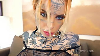 La Séductrice Tatouée Russe Expérimente Une Sodomie Intense Et Du Sexe Brutal Dans Une Scène 2on1